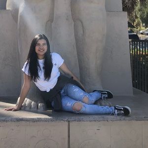 Meet your Posher, Liz